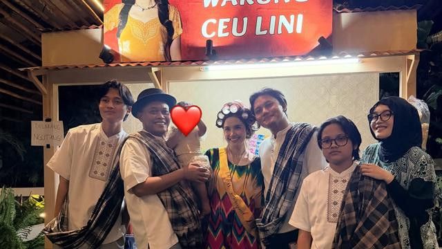 Gaya Unik Ultah Mahalini