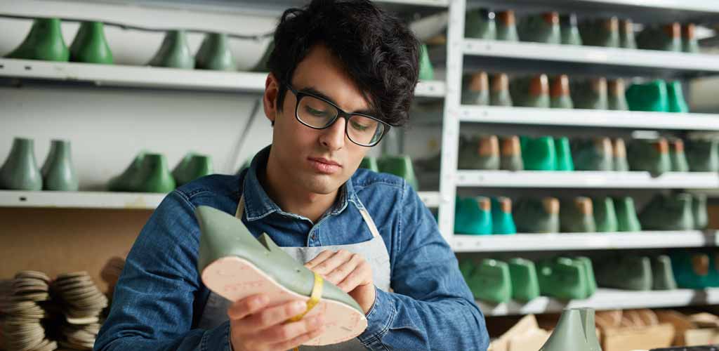 Bisnis distributor sepatu