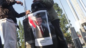 Boneka Prabowo Gibran UGM