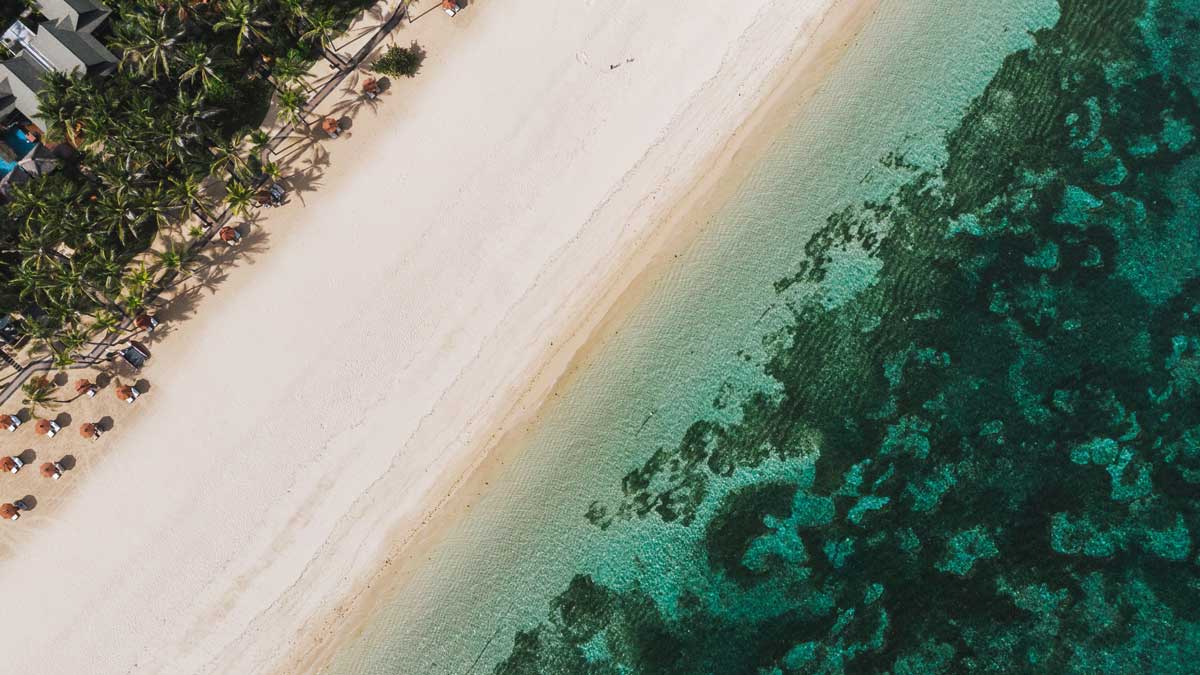Pesona Pantai Geger yang Sulit Dilupakan