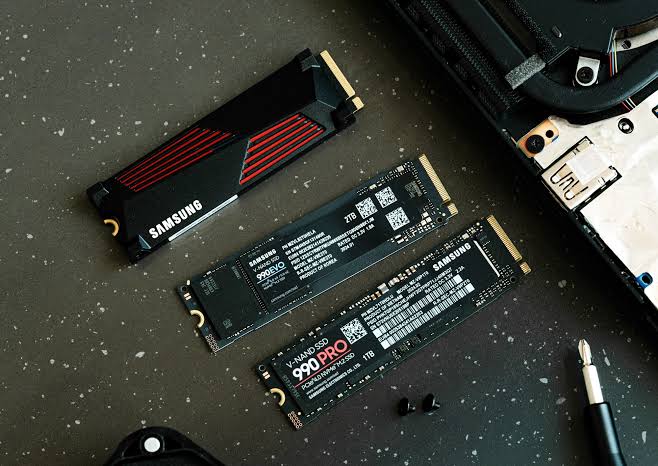 Samsung 990 SSD Resmi