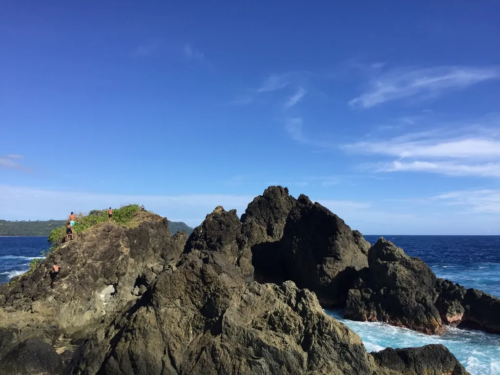 Daya Tarik Pantai Ladeha yang Membuat Wisatawan Betah